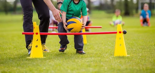 皮尔斯：这将会是詹姆斯最后一季，我们感激他为比赛带来的一切！